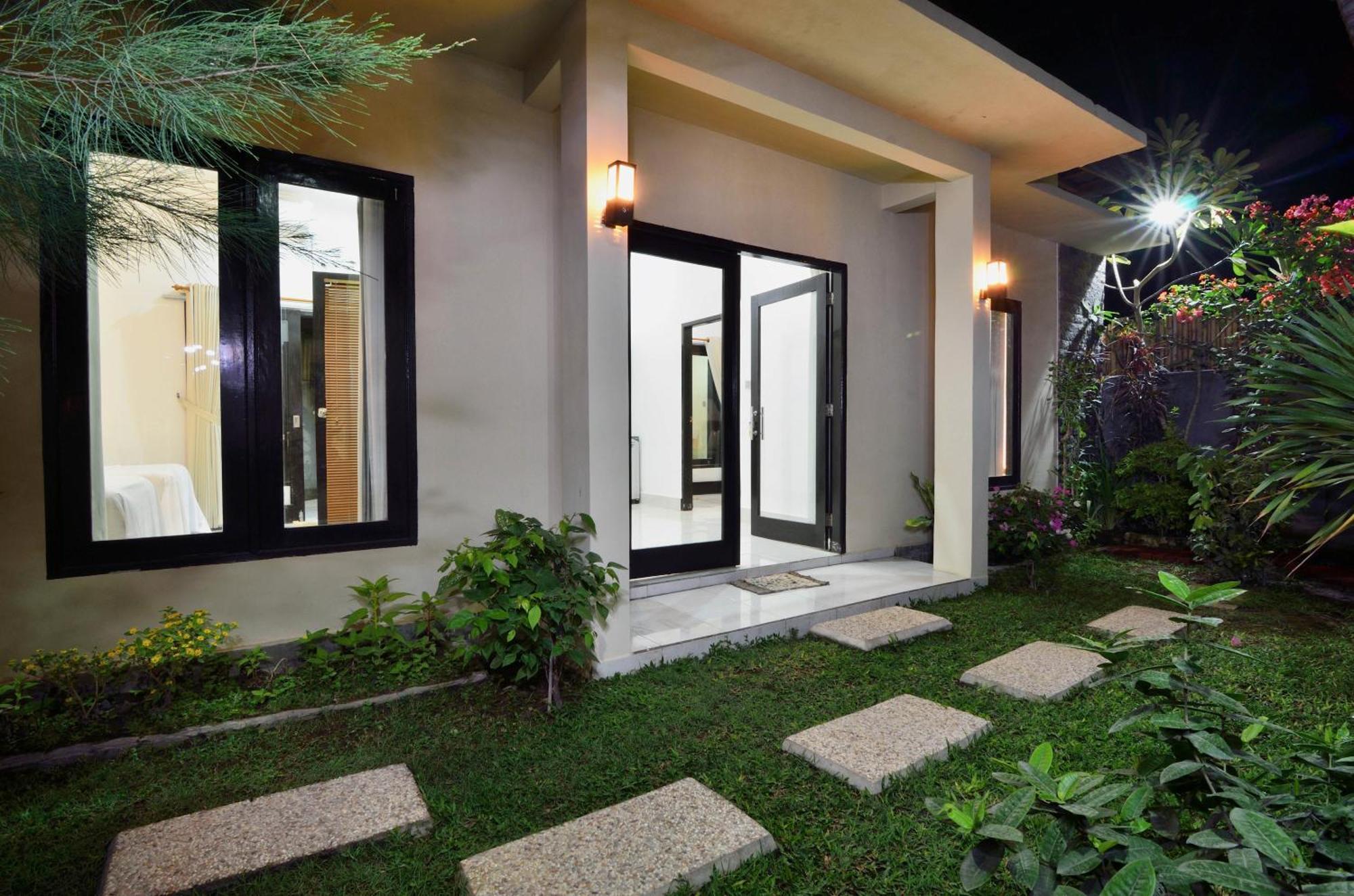 Santai Villa Kuta  Extérieur photo